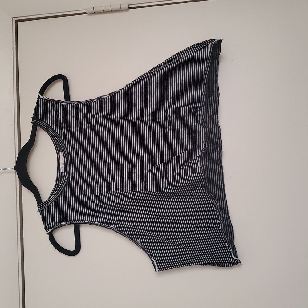 *GUC* Striped Black and White Sleeveless Top